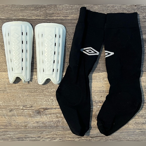 Umbro soccer socks with shin guards & ankle protection kids small - Picture 1 of 4